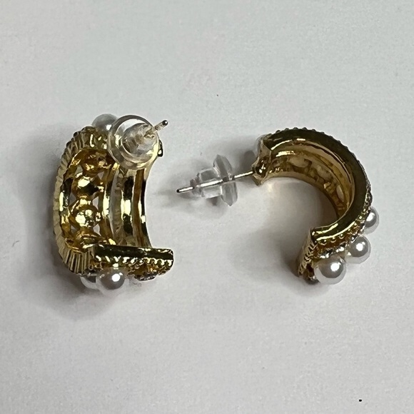 NEW Faux pearl hoop earrings mini gold hoop earrings - Picture 7 of 8